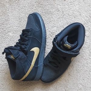 NiKE SB DUNK MID SIZE 10